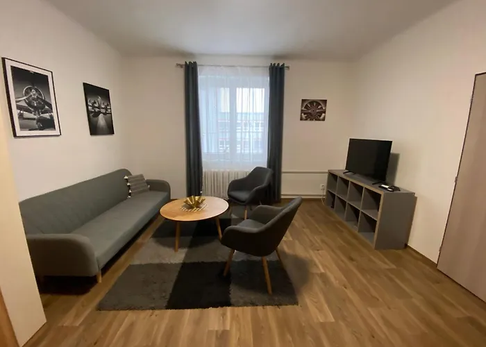 Cerna Ruze - 3 Lägenhet